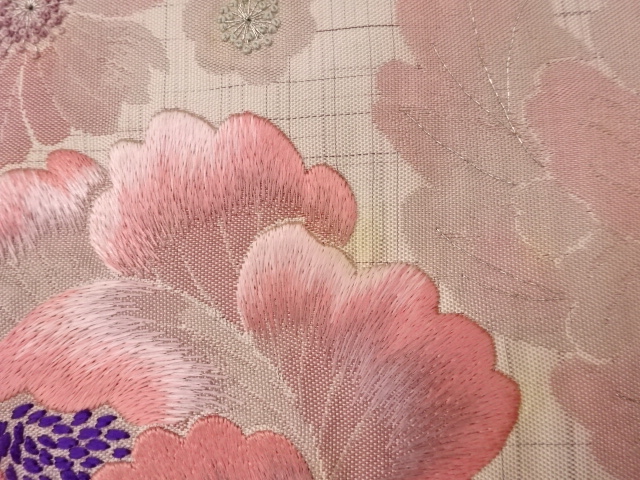  相良刺繍牡丹模様織出し袋帯